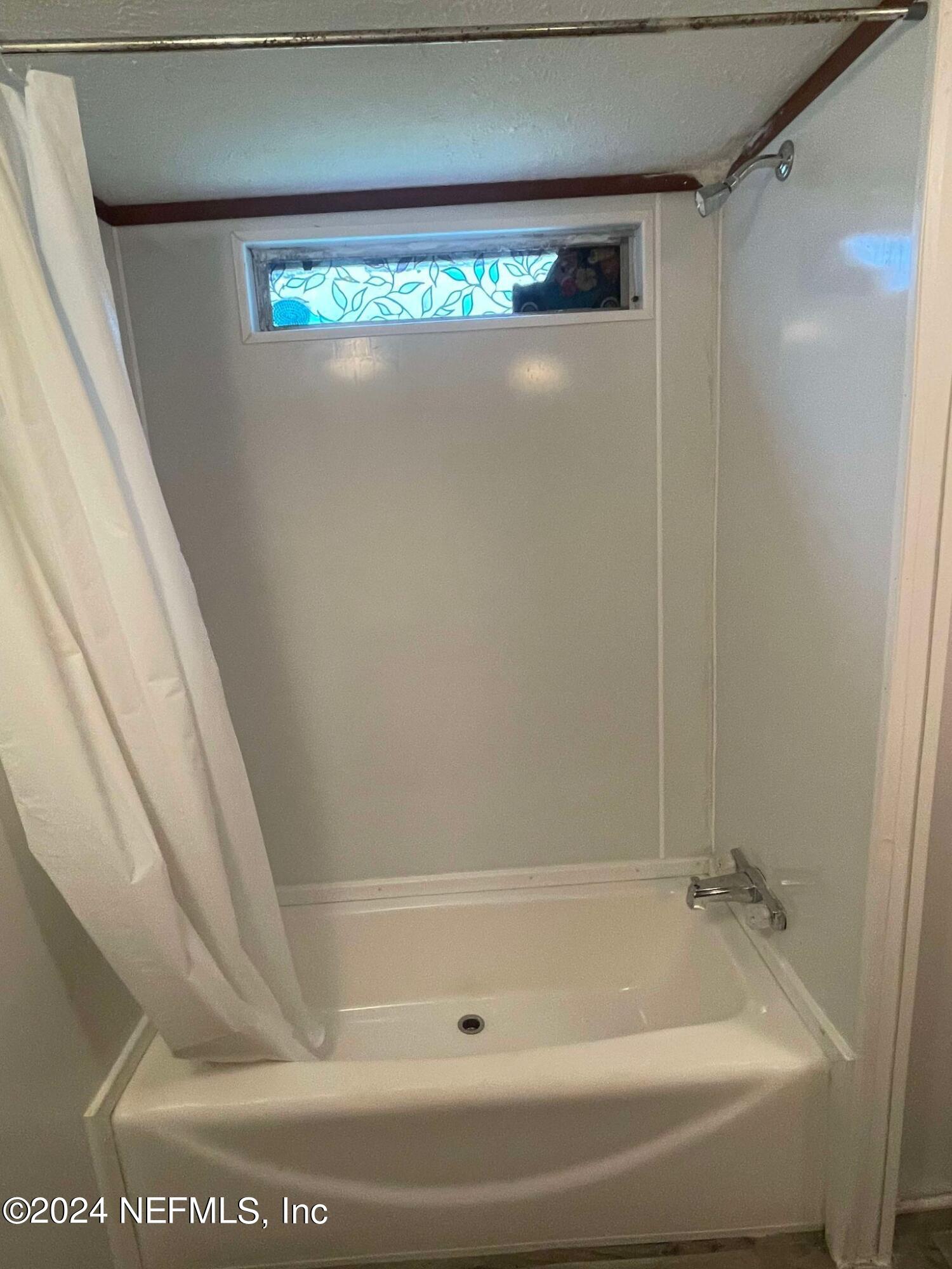 12550 Southeast 55th Place Starke, FL 32091 - Photo 17 of 29 a bathroom with a bath tub