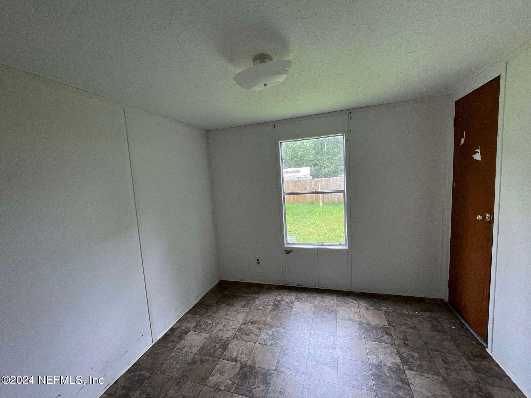 12550 Southeast 55th Place Starke, FL 32091 - Photo 24 of 29 an empty room with a window
