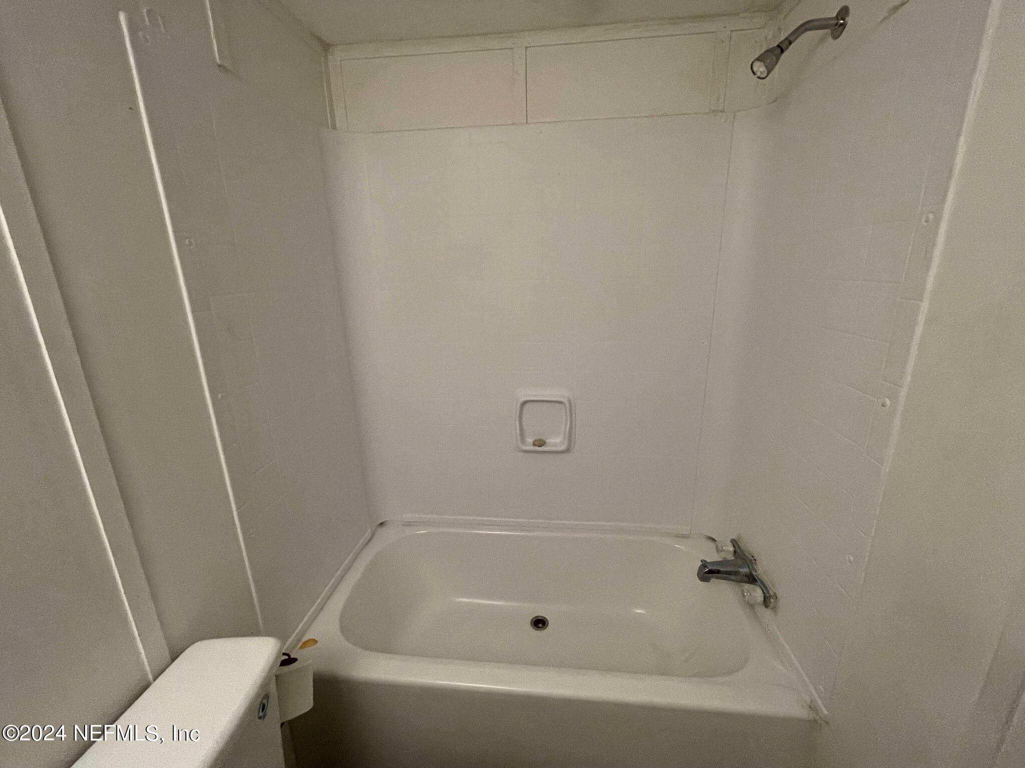 12550 Southeast 55th Place Starke, FL 32091 - Photo 26 of 29 a white bath tub sitting next to a toilet