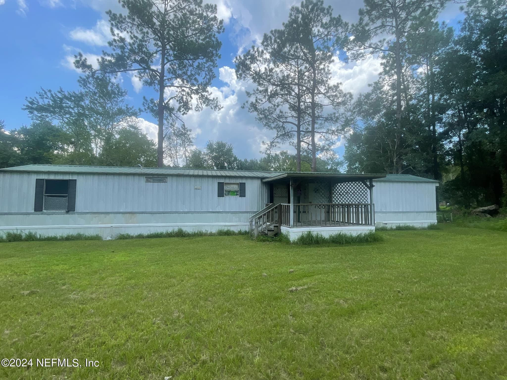 12550 Southeast 55th Place Starke, FL 32091 - Photo 28 of 29 a view of a backyard with a large tree