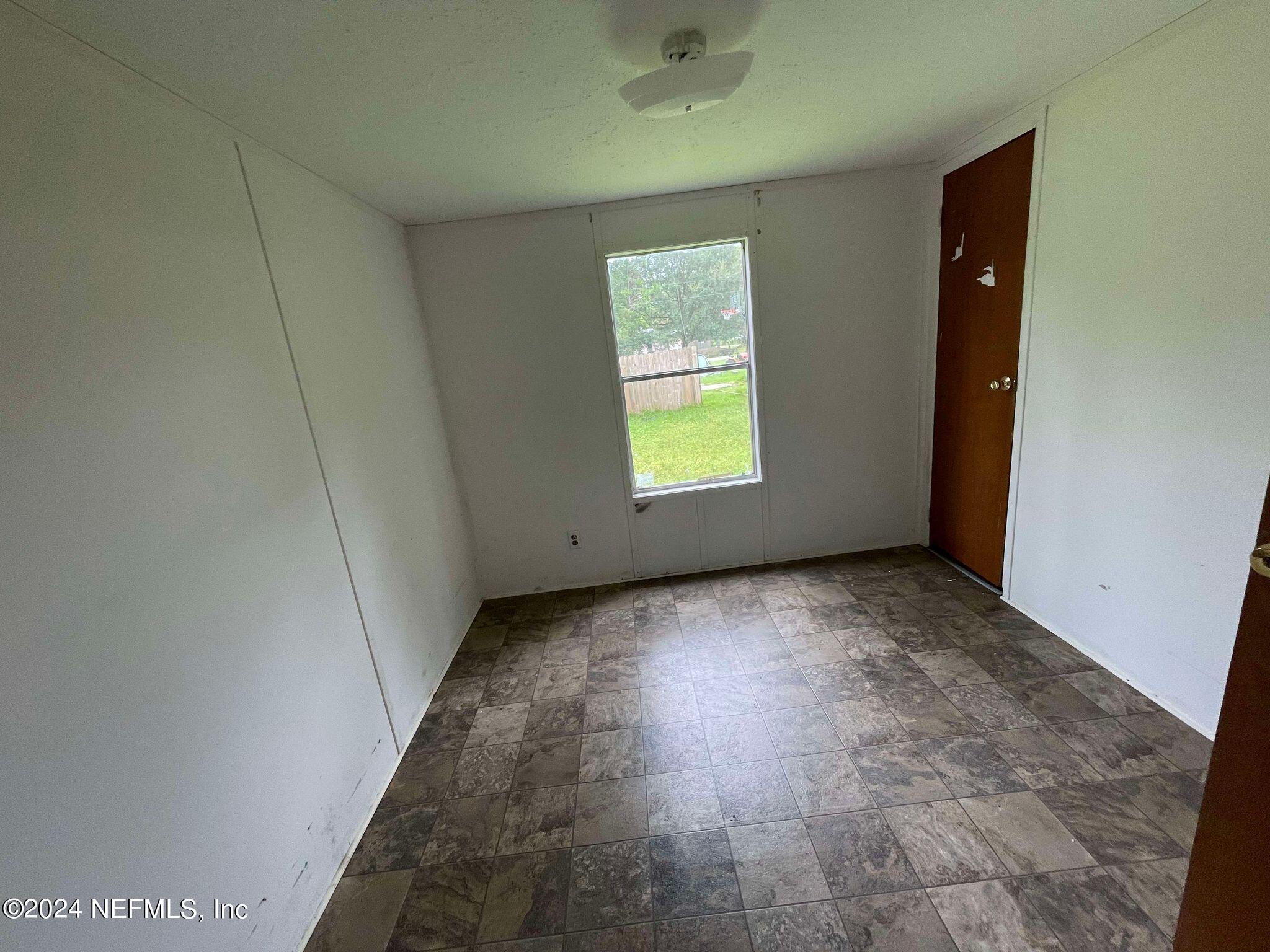 12550 Southeast 55th Place Starke, FL 32091 - Photo 6 of 29 an empty room with a window