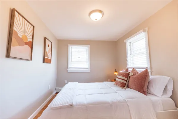 $3,800 | 28 Dixon Street, Newport, RI 02840