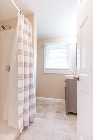 $3,800 | 28 Dixon Street, Newport, RI 02840