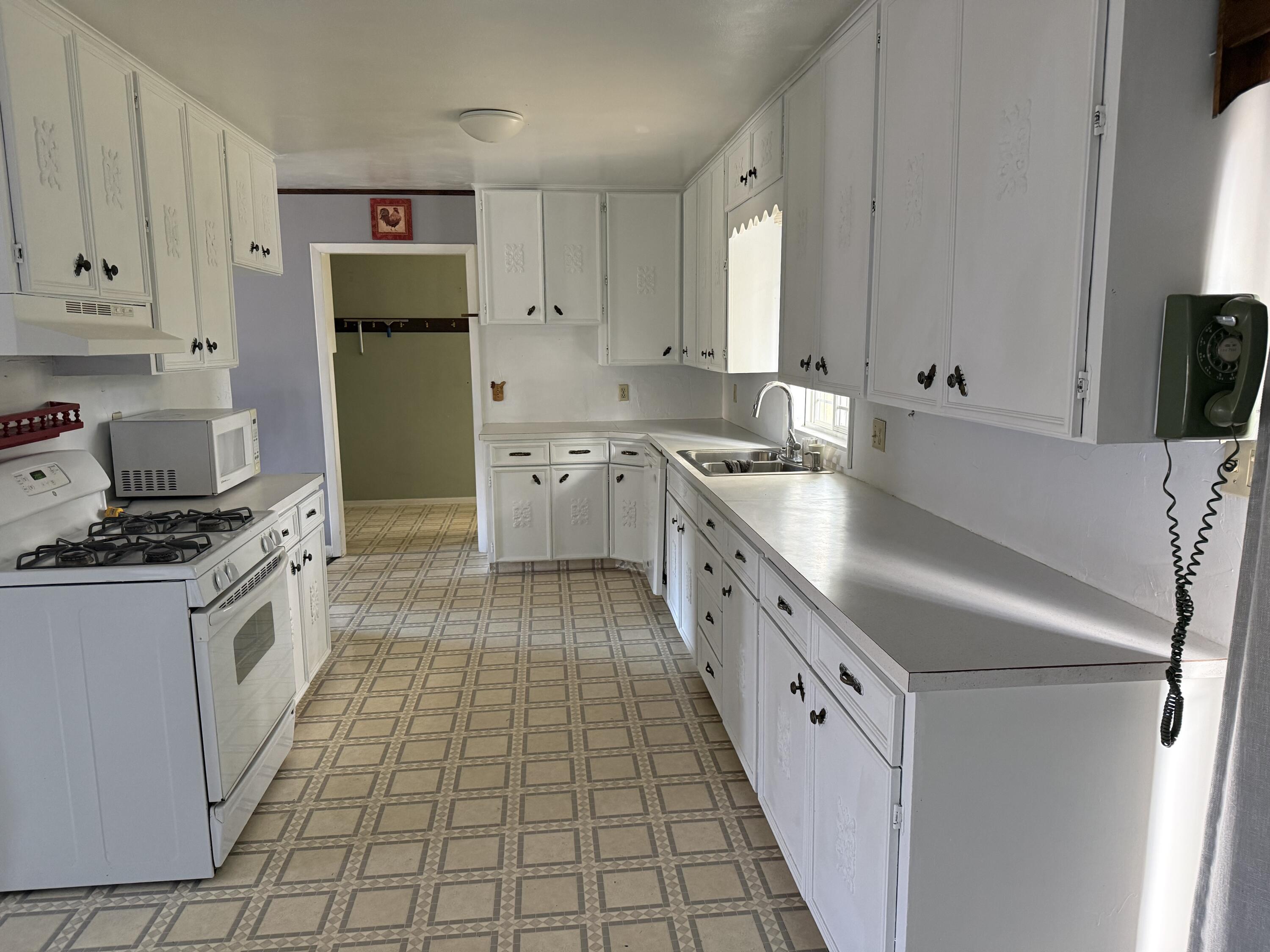 54 Burger Lane Buffalo, WY 82834 - Photo 15 of 30 54 burger kitchen 3