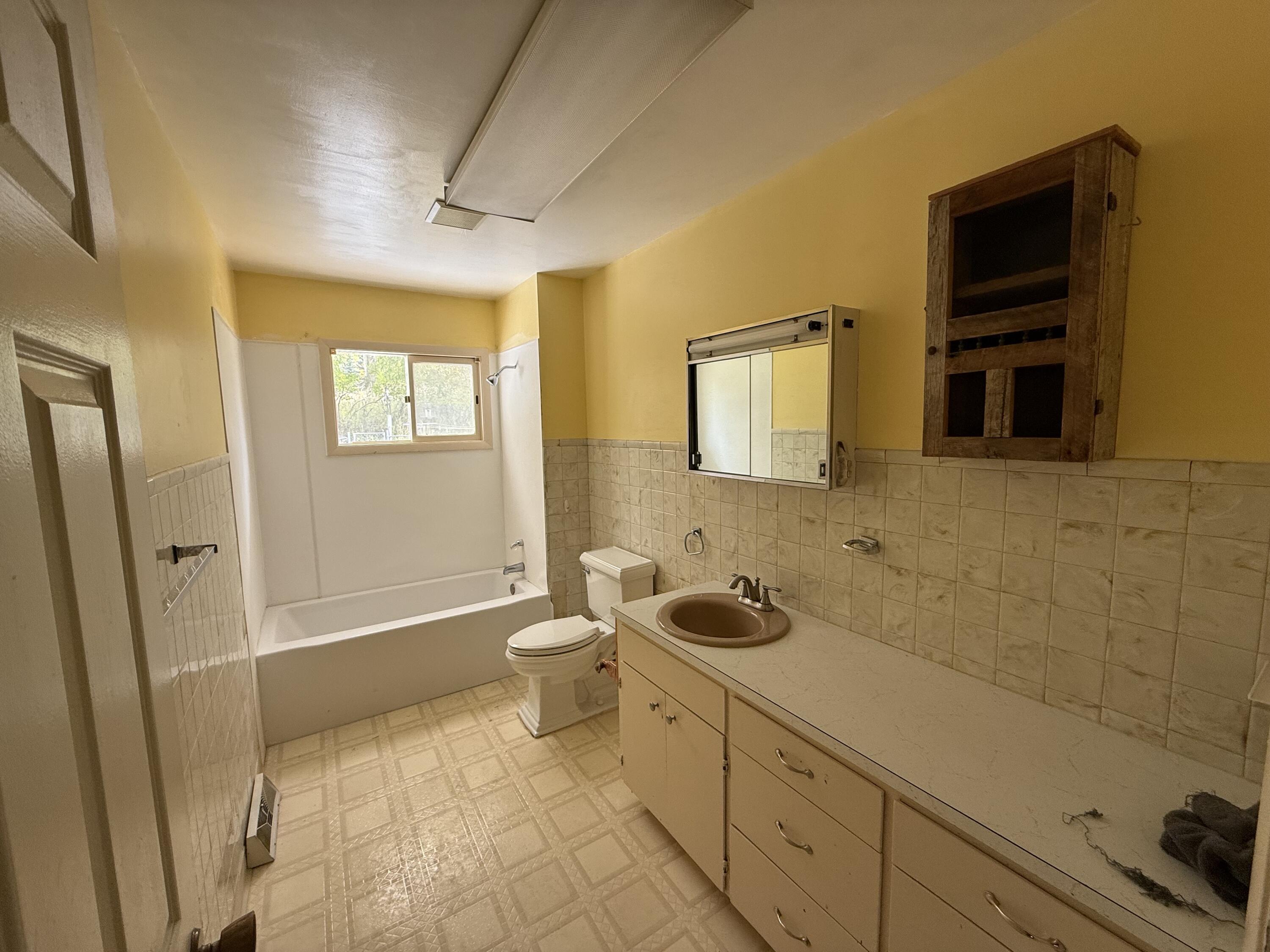 54 Burger Lane Buffalo, WY 82834 - Photo 17 of 30 54 burger upstairs bath