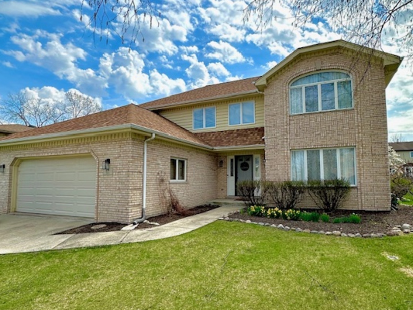 6 West Wend Street Lemont, IL 60439 - Photo 1 of 31 a front view of a house with a yard and garage