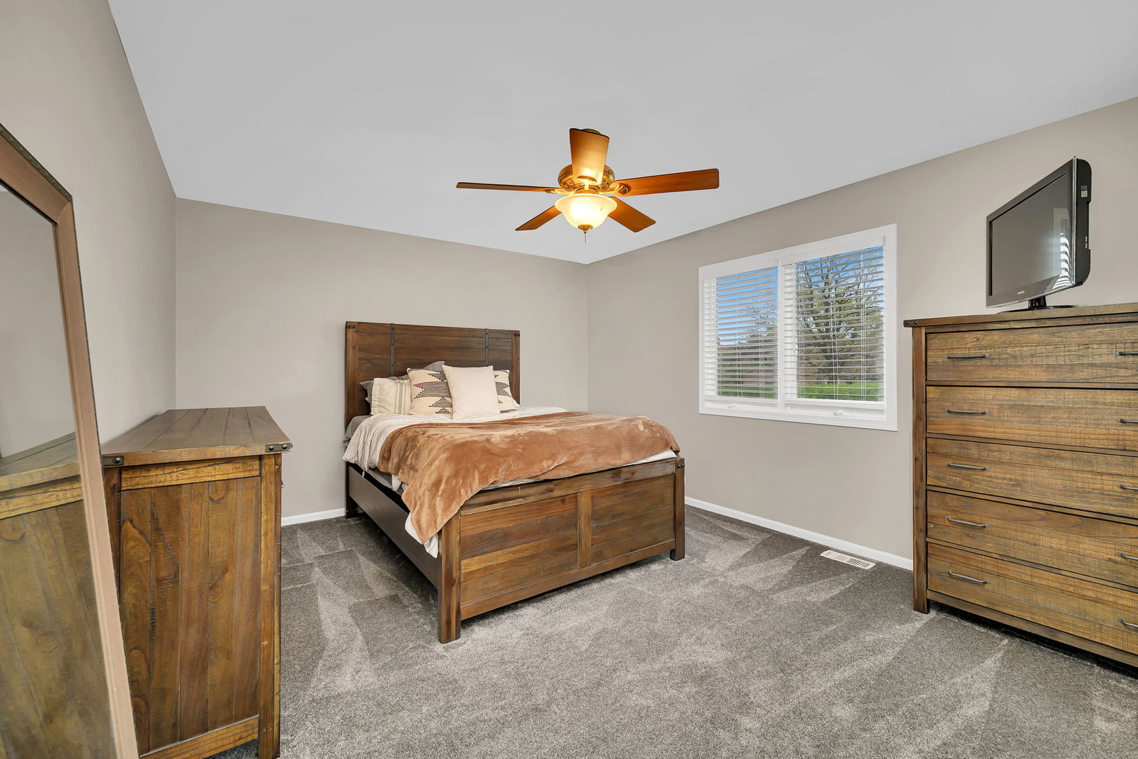6 West Wend Street Lemont, IL 60439 - Photo 22 of 31 a bedroom with a bed and wooden floor