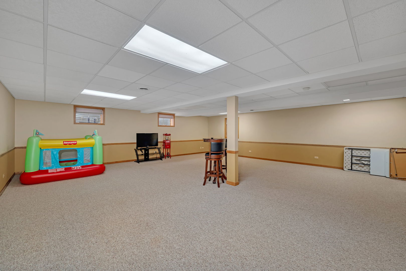 6 West Wend Street Lemont, IL 60439 - Photo 26 of 31 a room with furniture and toys