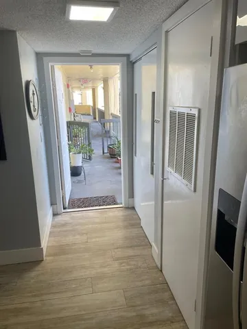 a view of entryway with livingroom