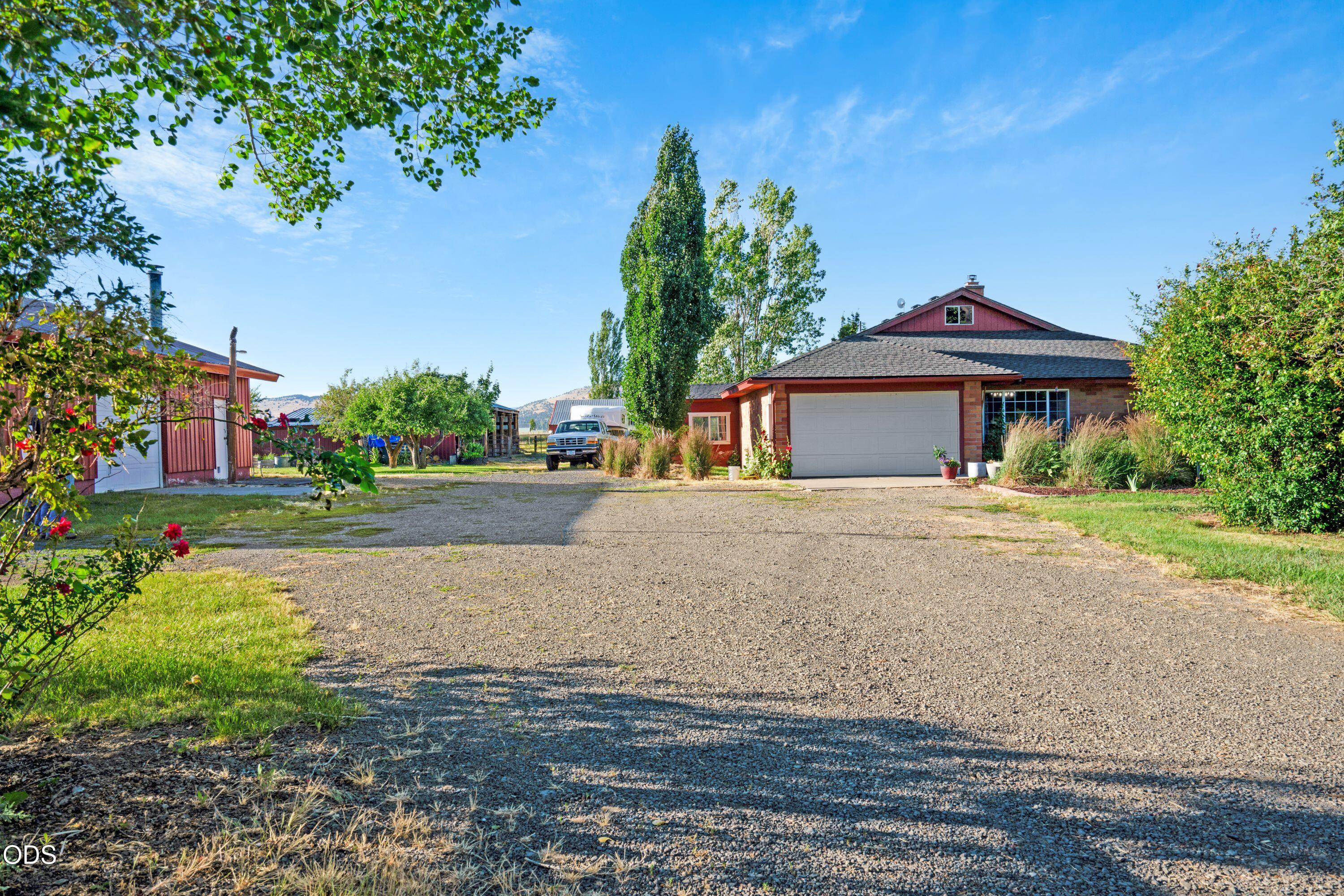 8230 Hill Road Klamath Falls, OR 97603 - Photo 1 of 33