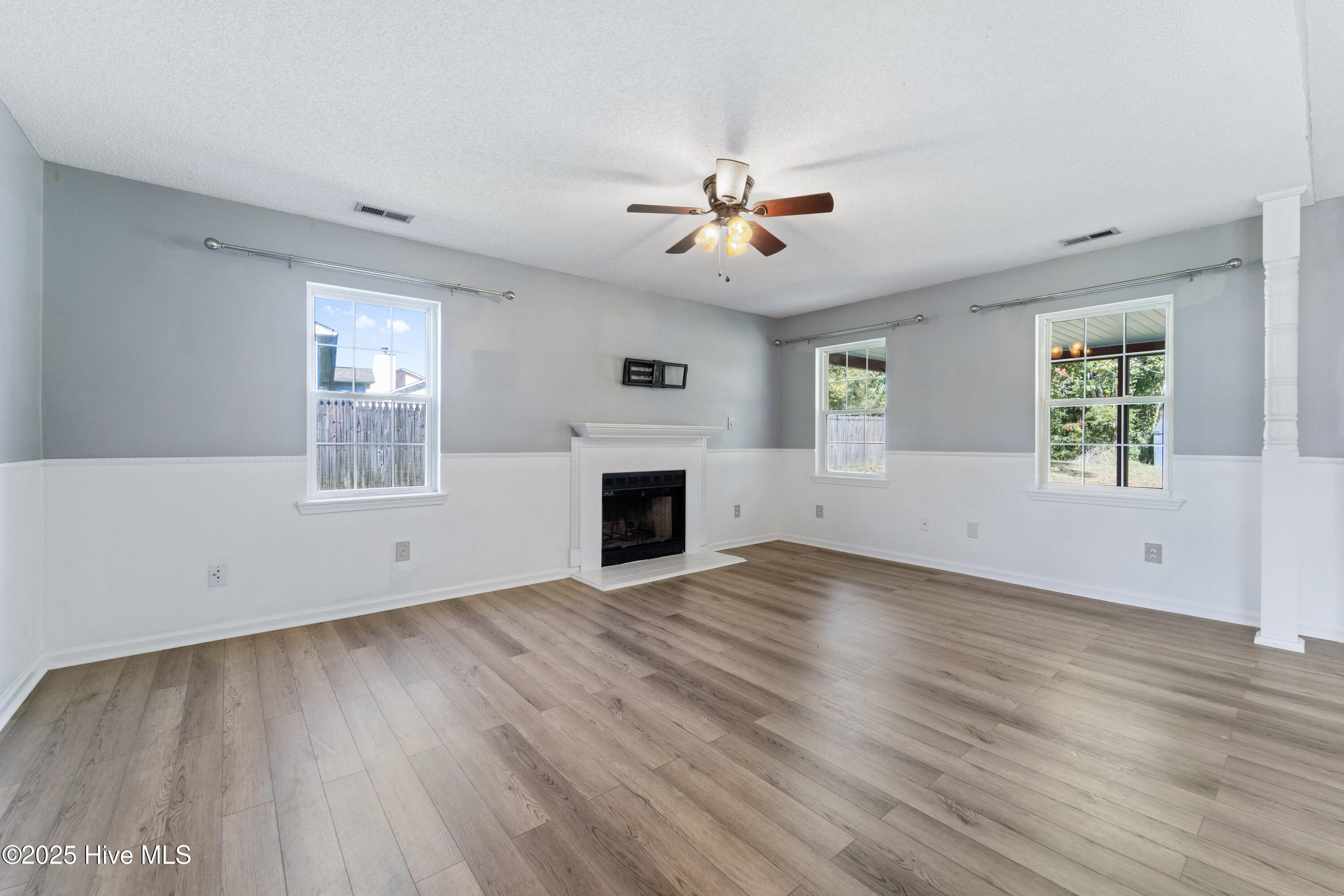 108 Howell Drive Jacksonville, NC 28540 - Photo 6 of 21 Living Room