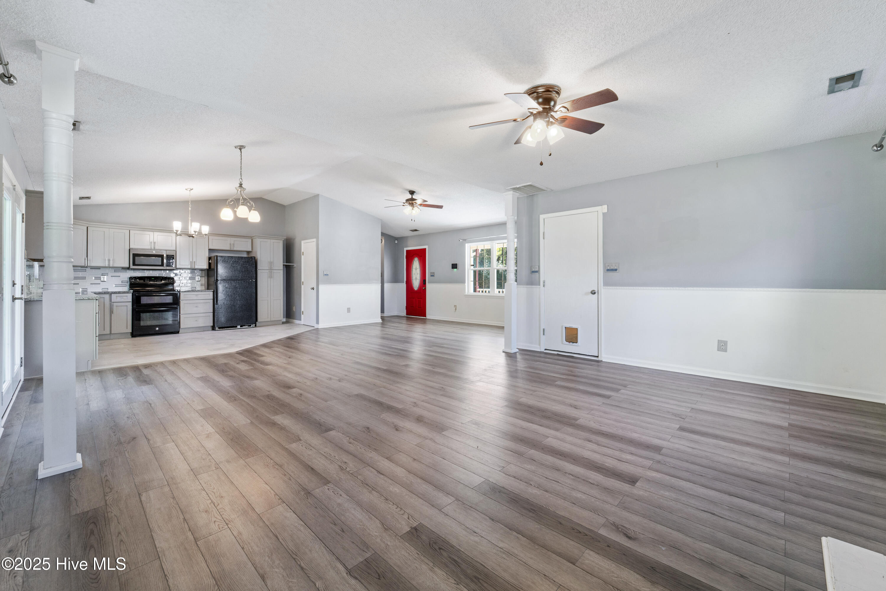108 Howell Drive Jacksonville, NC 28540 - Photo 7 of 21 Living Room