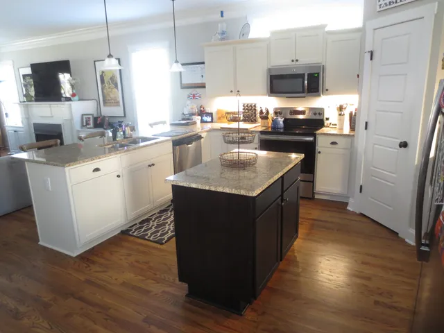 $2,400 | 330 North Leak Street, Southern Pines, NC 28387