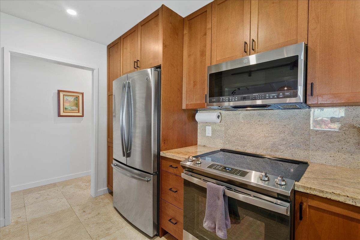 20 Hui Road East, Unit 37 Lahaina, HI 96761 - Photo 13 of 39 a kitchen with a stove and a refrigerator