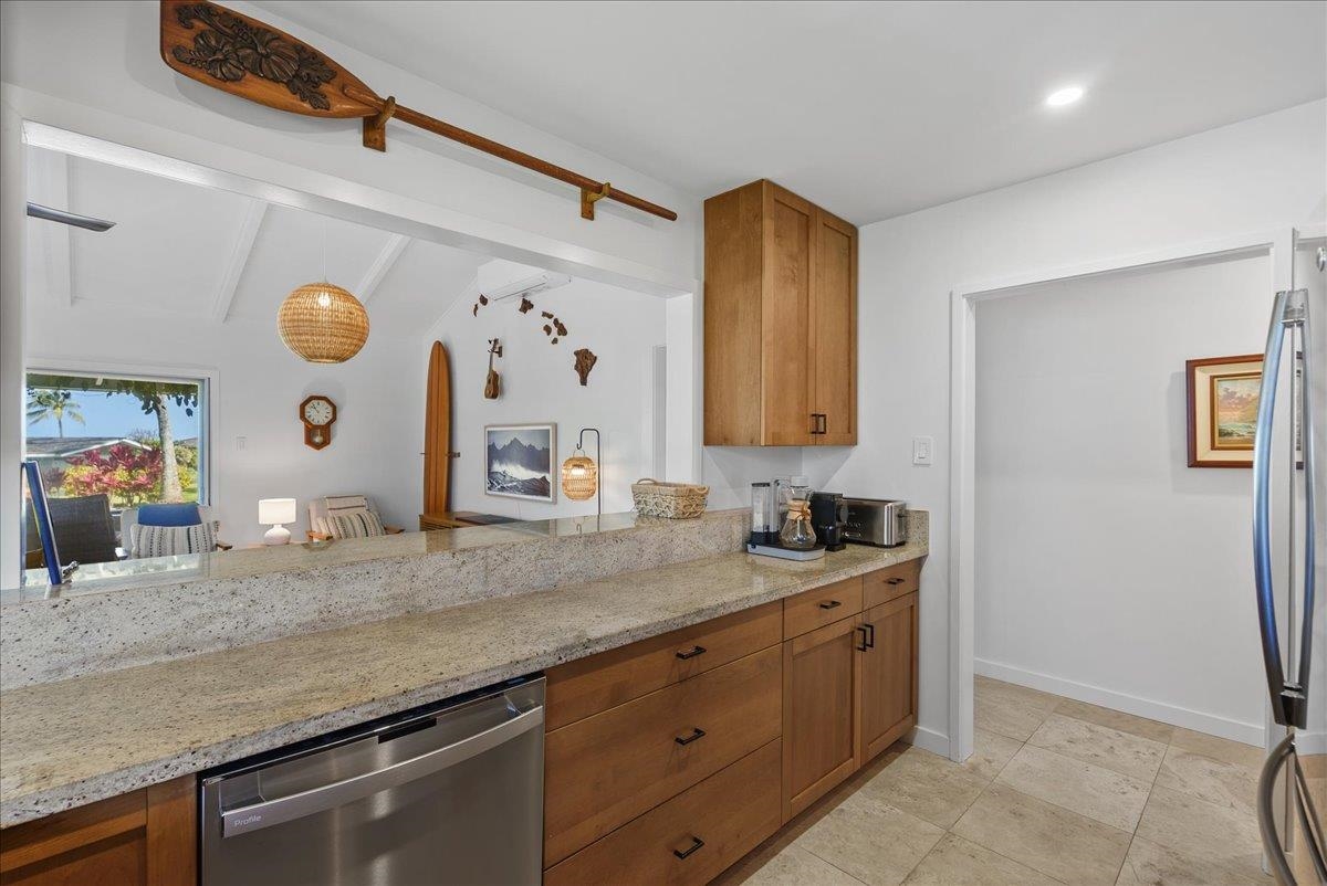 20 Hui Road East, Unit 37 Lahaina, HI 96761 - Photo 14 of 39 a bathroom with a granite countertop sink mirror and vanity