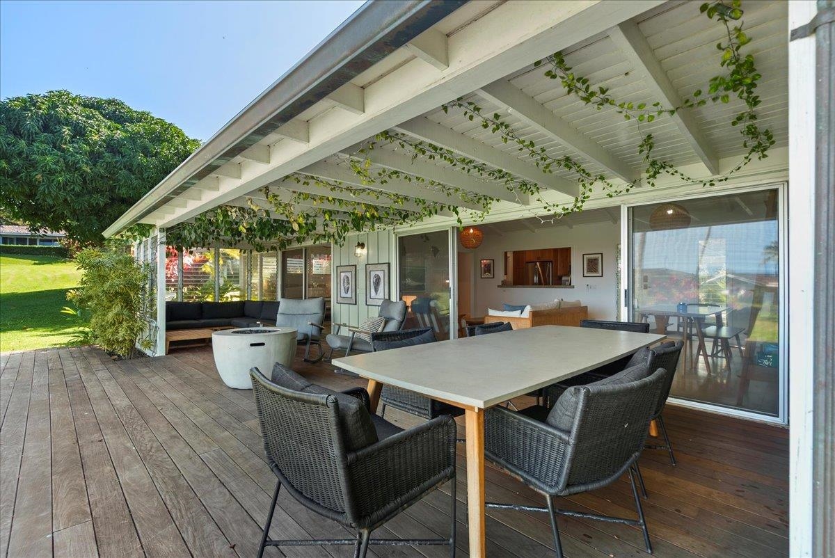 20 Hui Road East, Unit 37 Lahaina, HI 96761 - Photo 18 of 39 a patio with a table and chairs