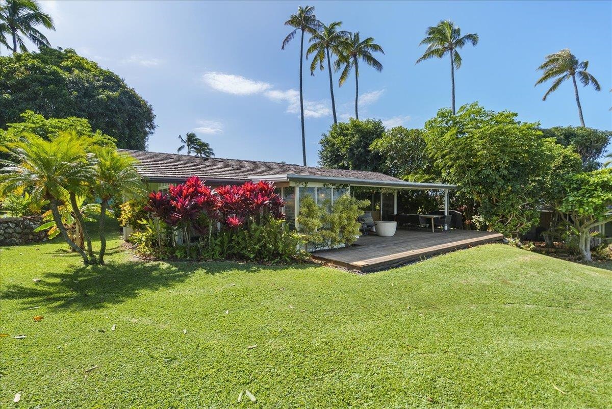 20 Hui Road East, Unit 37 Lahaina, HI 96761 - Photo 21 of 39 a view of a backyard