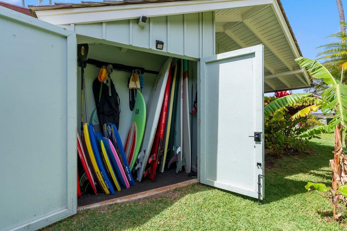 20 Hui Road East, Unit 37 Lahaina, HI 96761 - Photo 34 of 39 a view of a closet area