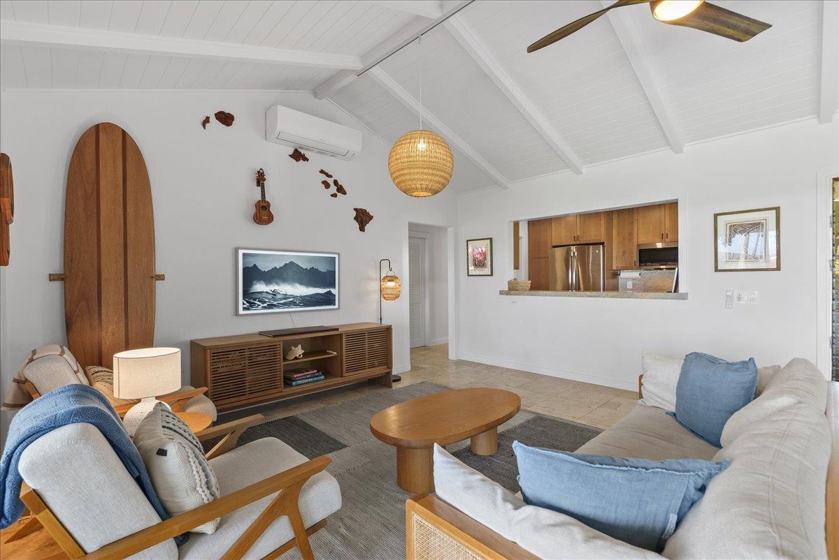 20 Hui Road East, Unit 37 Lahaina, HI 96761 - Photo 8 of 39 a living room with furniture