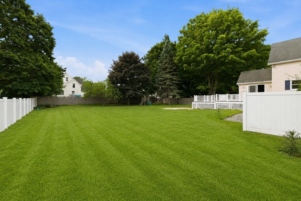 16 Elm Street Reading, MA 01867 - Photo 7 of 42