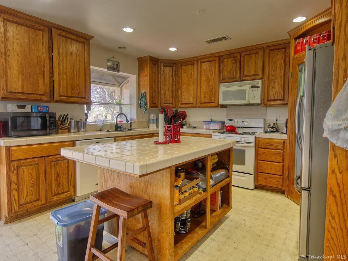 21725 Mid Way Tehachapi, CA 93561 - Photo 10 of 39 Gallery Image 10