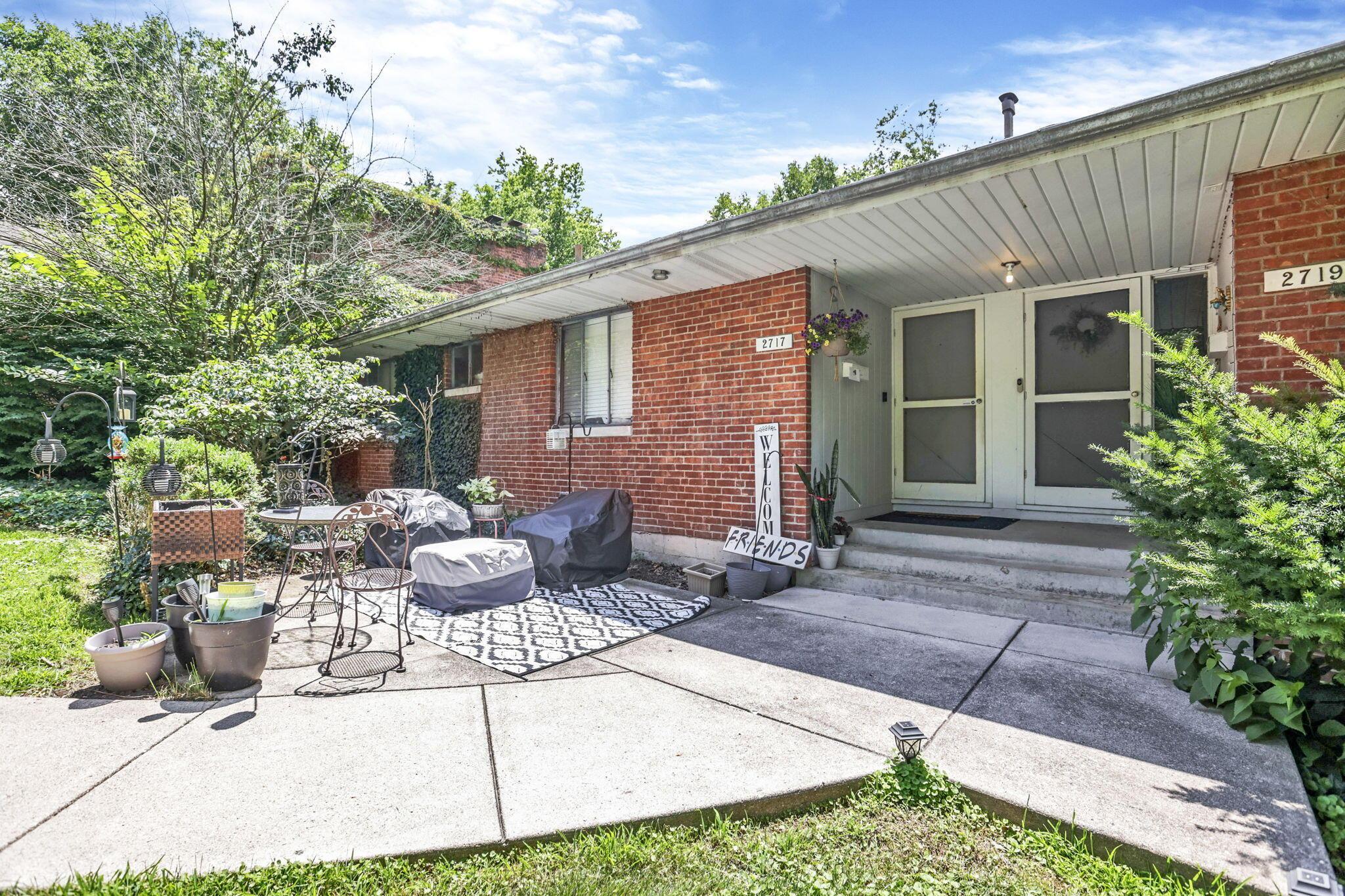 2715 Charing Road Upper Arlington, OH 43221 - Photo 5 of 19 4-web-or-mls-SMEP3631