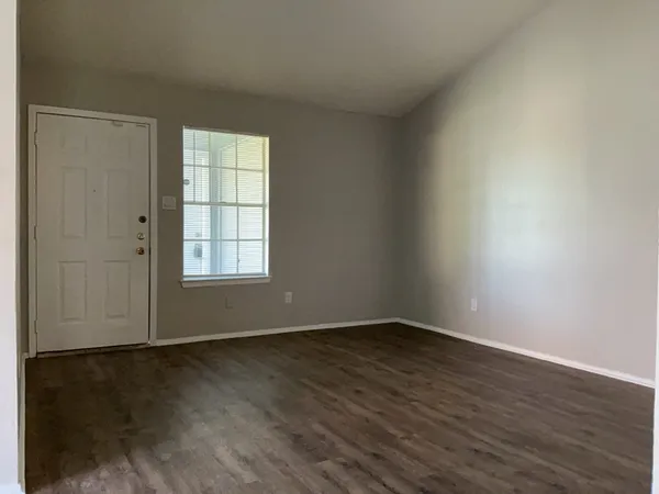 $1,450 | 608 Greenlawn Boulevard, Round Rock, TX 78664
