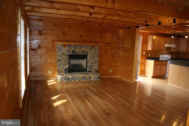 93 Parna Road Linden, VA 22642 - Photo 14 of 29 Family Room