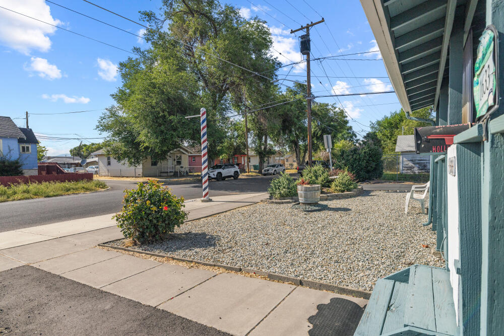 1633 Division Street Klamath Falls, OR 97601 - Photo 7 of 69 1633DivisionSt-63
