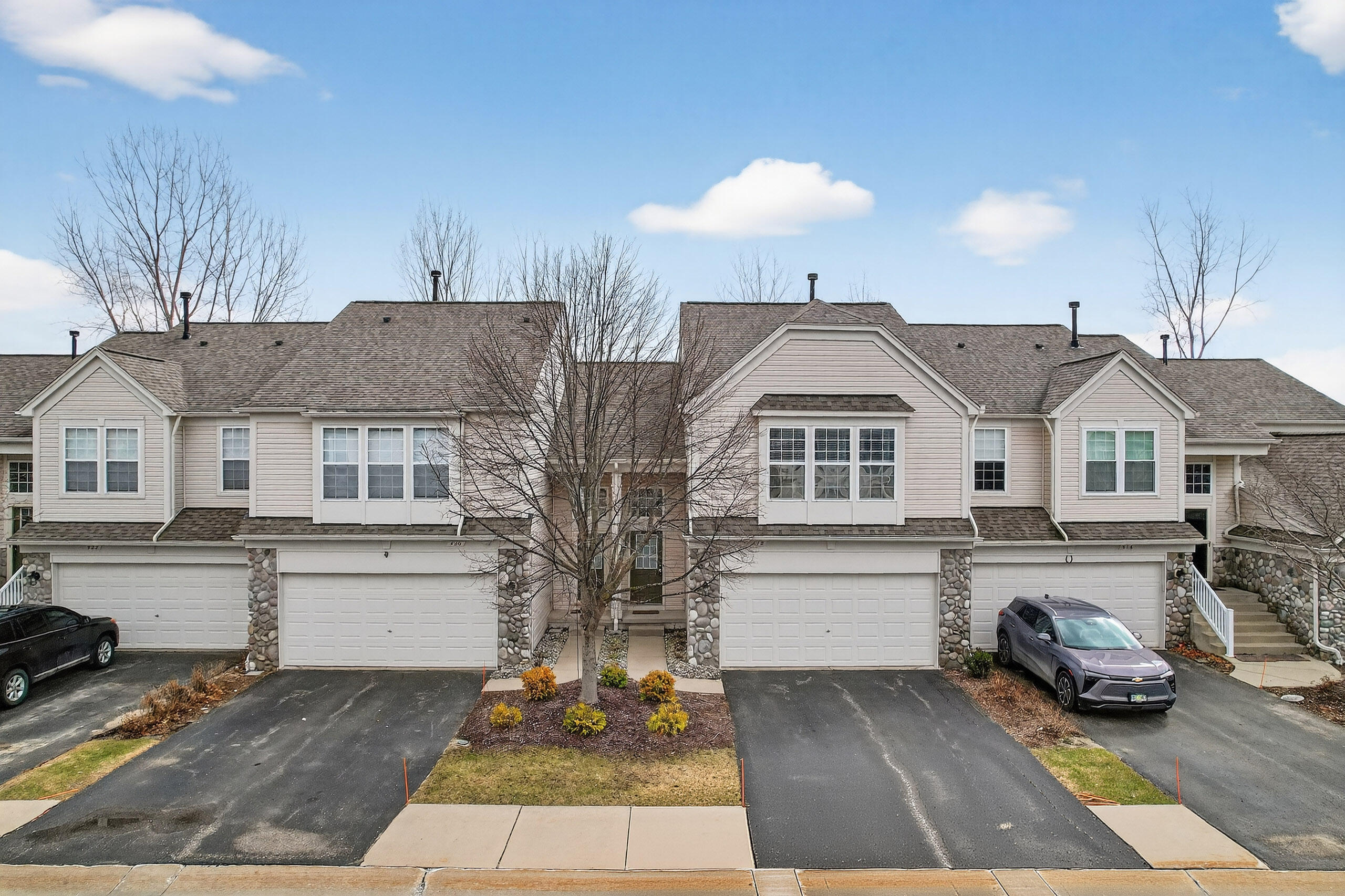 518 Dockside Circle Holly, MI 48442 - Photo 2 of 32 DJI_0973