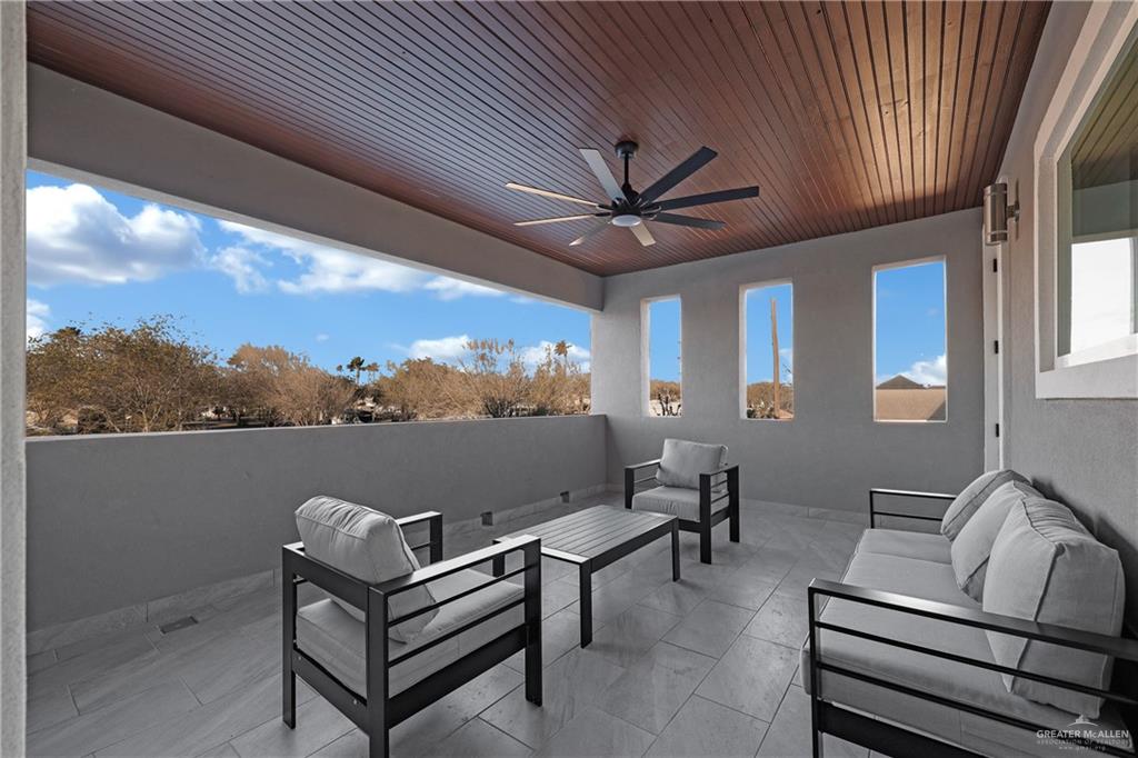 600 West Seminole Avenue Pharr, TX 78577 - Photo 2 of 17 a outdoor living space with furniture