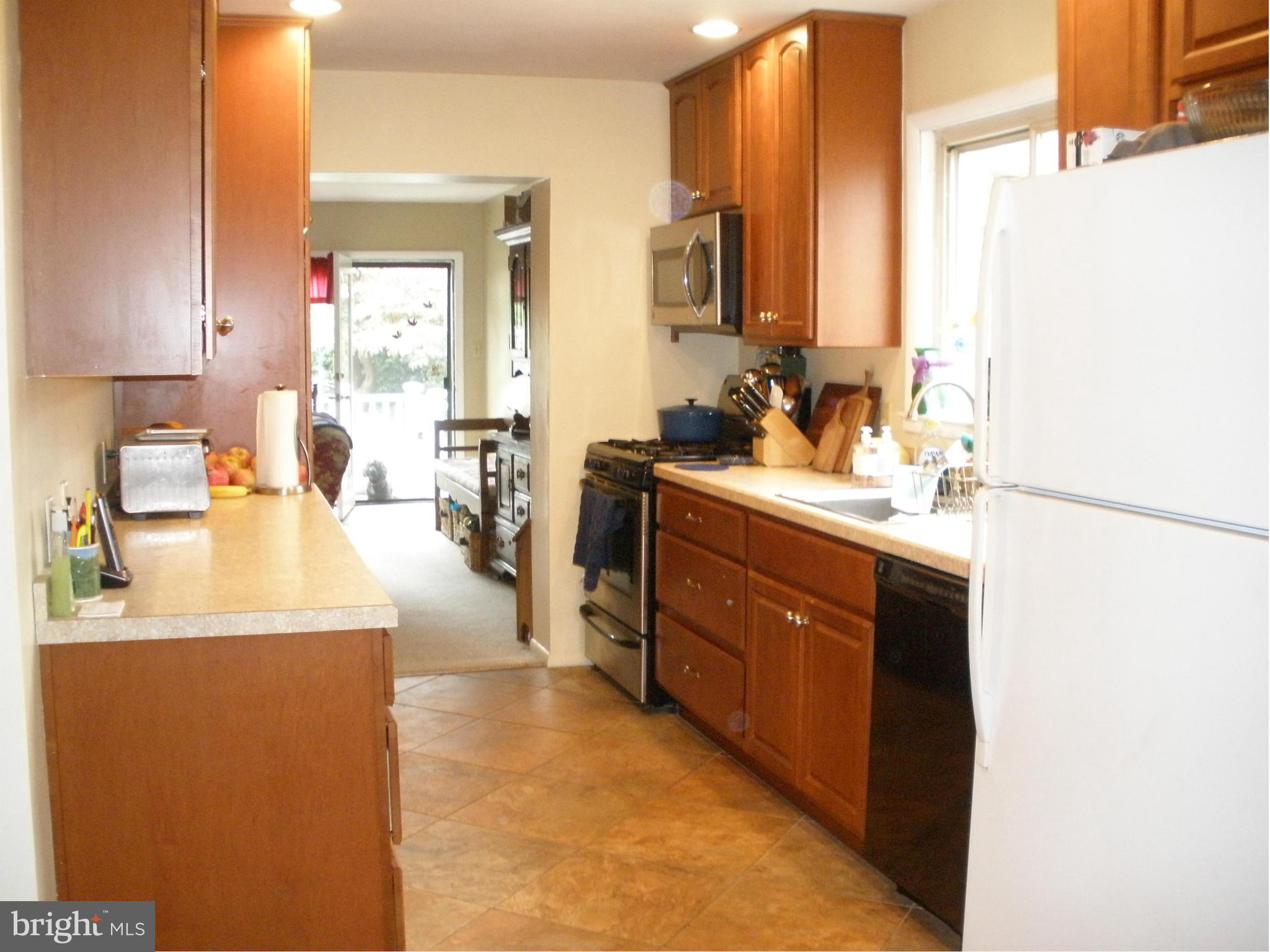 4417 Raspe Avenue Baltimore, MD 21206 - Photo 5 of 22 Kitchen
