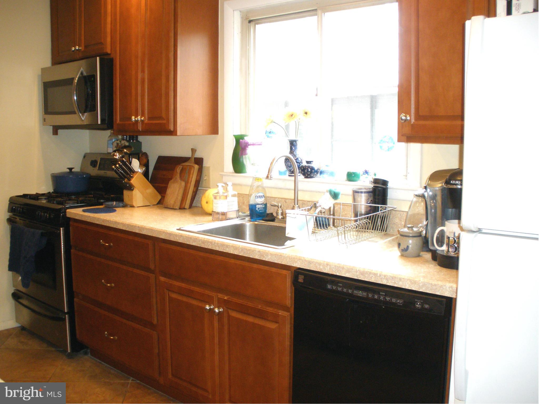 4417 Raspe Avenue Baltimore, MD 21206 - Photo 7 of 22 Kitchen
