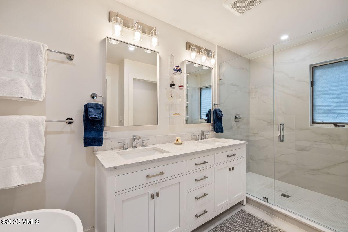 1546 Matterhorn Circle, Unit 4 Vail, CO 81657 - Photo 15 of 33 photo_online_014