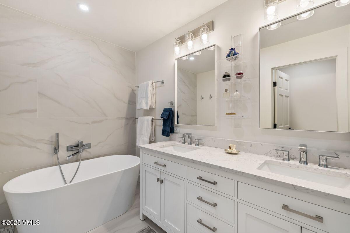 1546 Matterhorn Circle, Unit 4 Vail, CO 81657 - Photo 16 of 33 photo_online_015