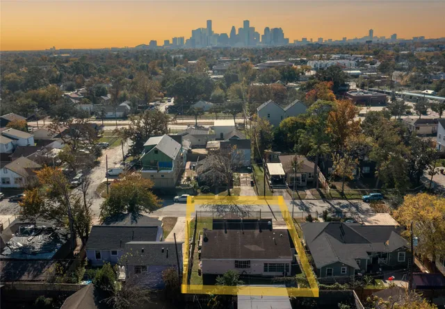 $1,695 | 317 Moody Street, Houston, TX 77009