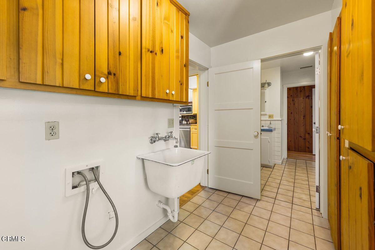 1010 Fairview Road Ojai, CA 93023 - Photo 23 of 24 a bathroom with a sink a toilet and shower