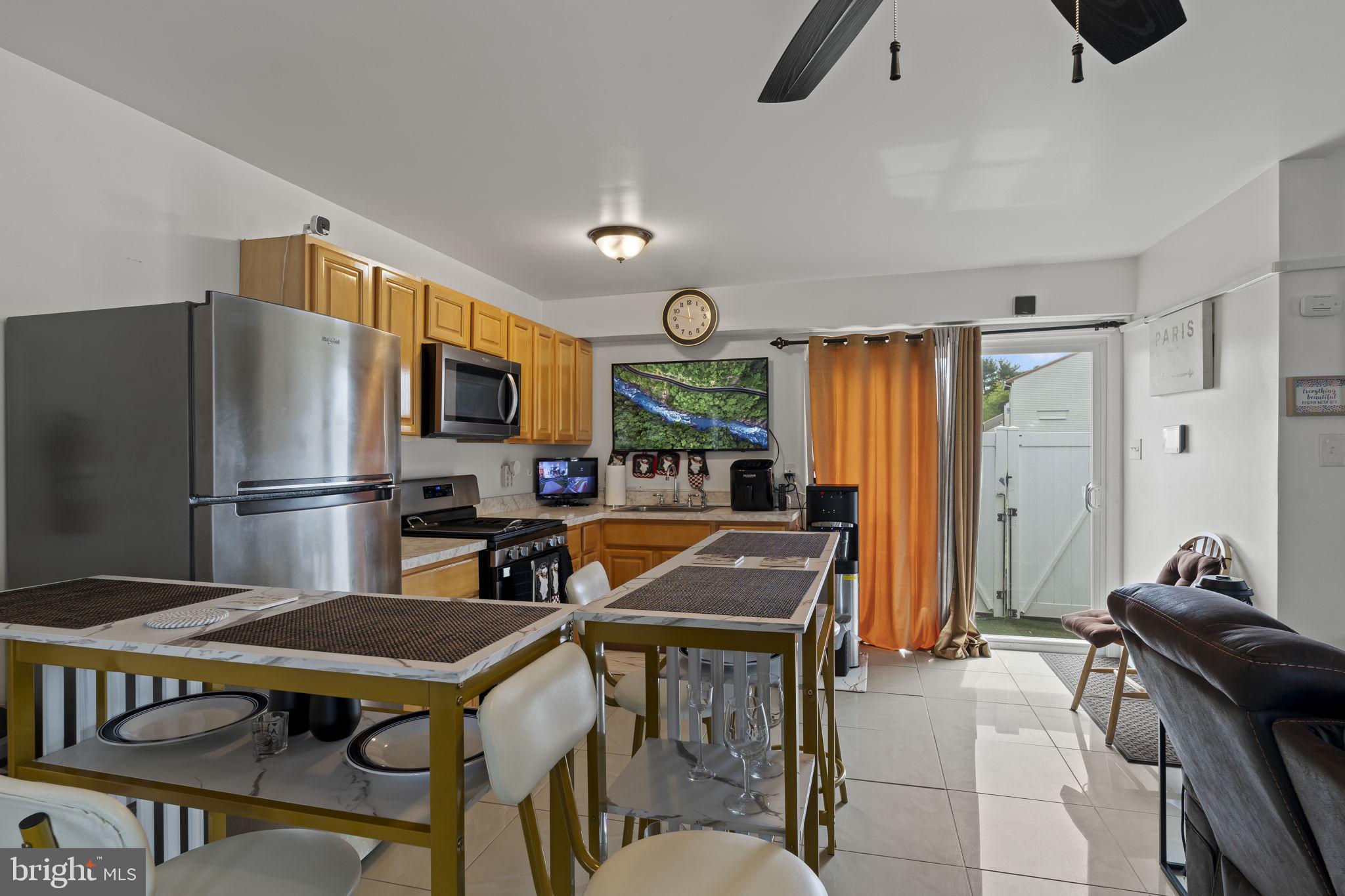 87 Hampton Gate Drive Sicklerville, NJ 08081 - Photo 16 of 43 En-Law/ Owners Suite Kitchen