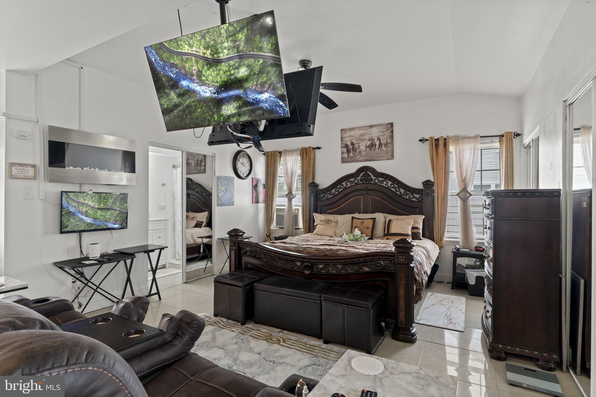 87 Hampton Gate Drive Sicklerville, NJ 08081 - Photo 19 of 43 En-law Suite