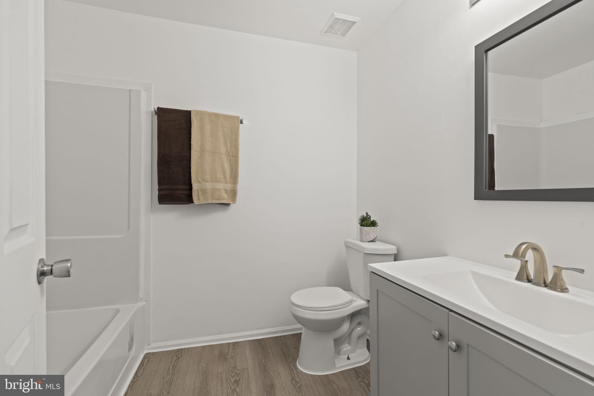 87 Hampton Gate Drive Sicklerville, NJ 08081 - Photo 34 of 43 2nd Floor Hall bath