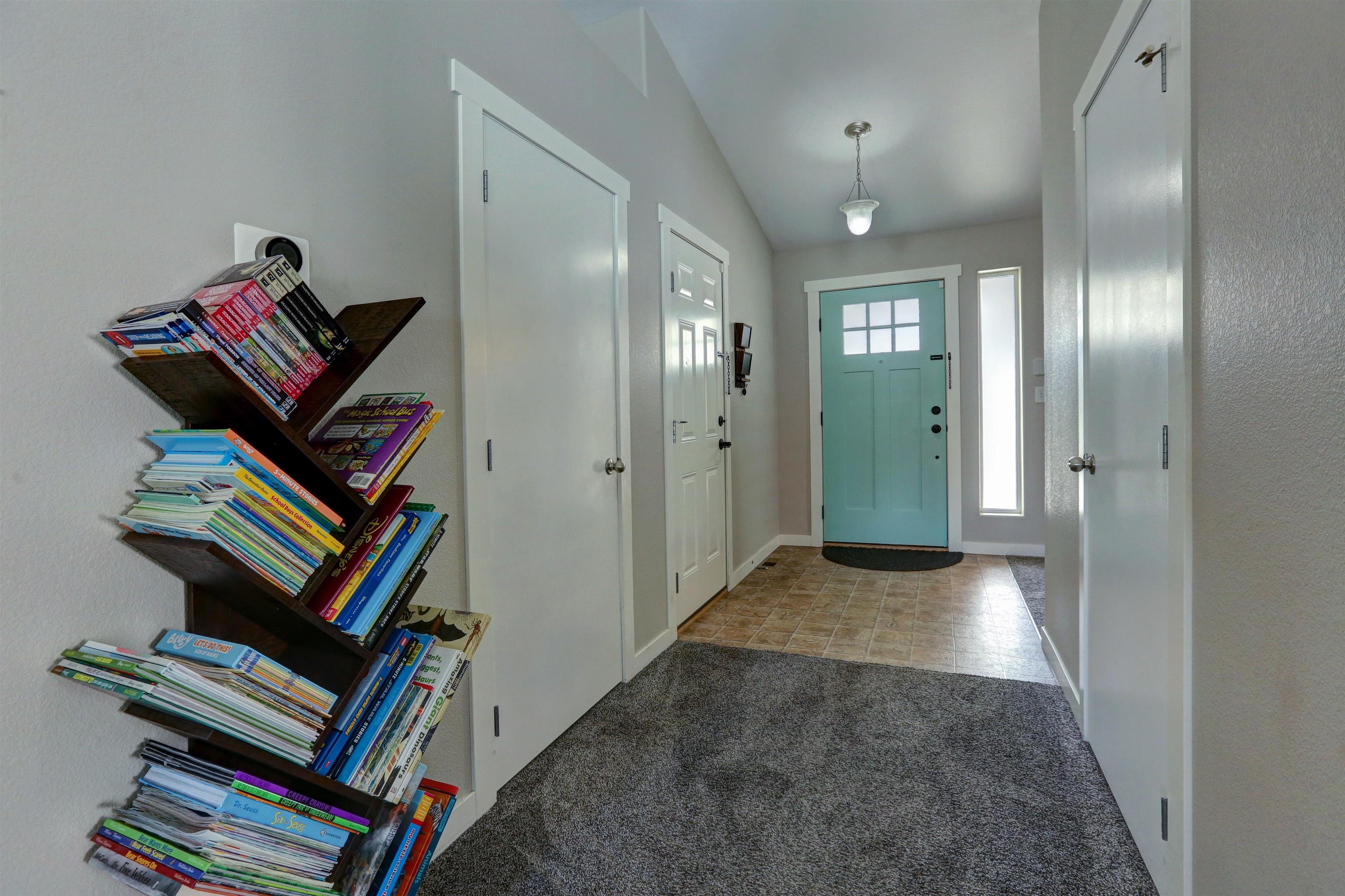 2210 North Greenacres Road Spokane Valley, WA 99016 - Photo 4 of 40 Gallery Image 4