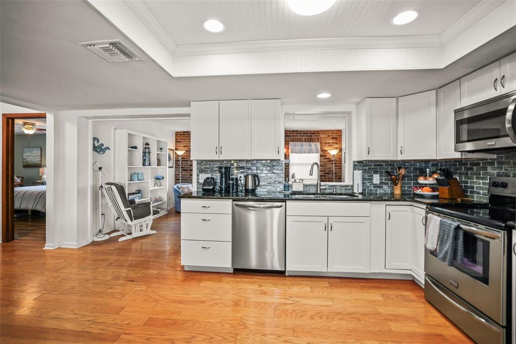 985 Gulf View Boulevard Dunedin, FL 34698 - Photo 2 of 52