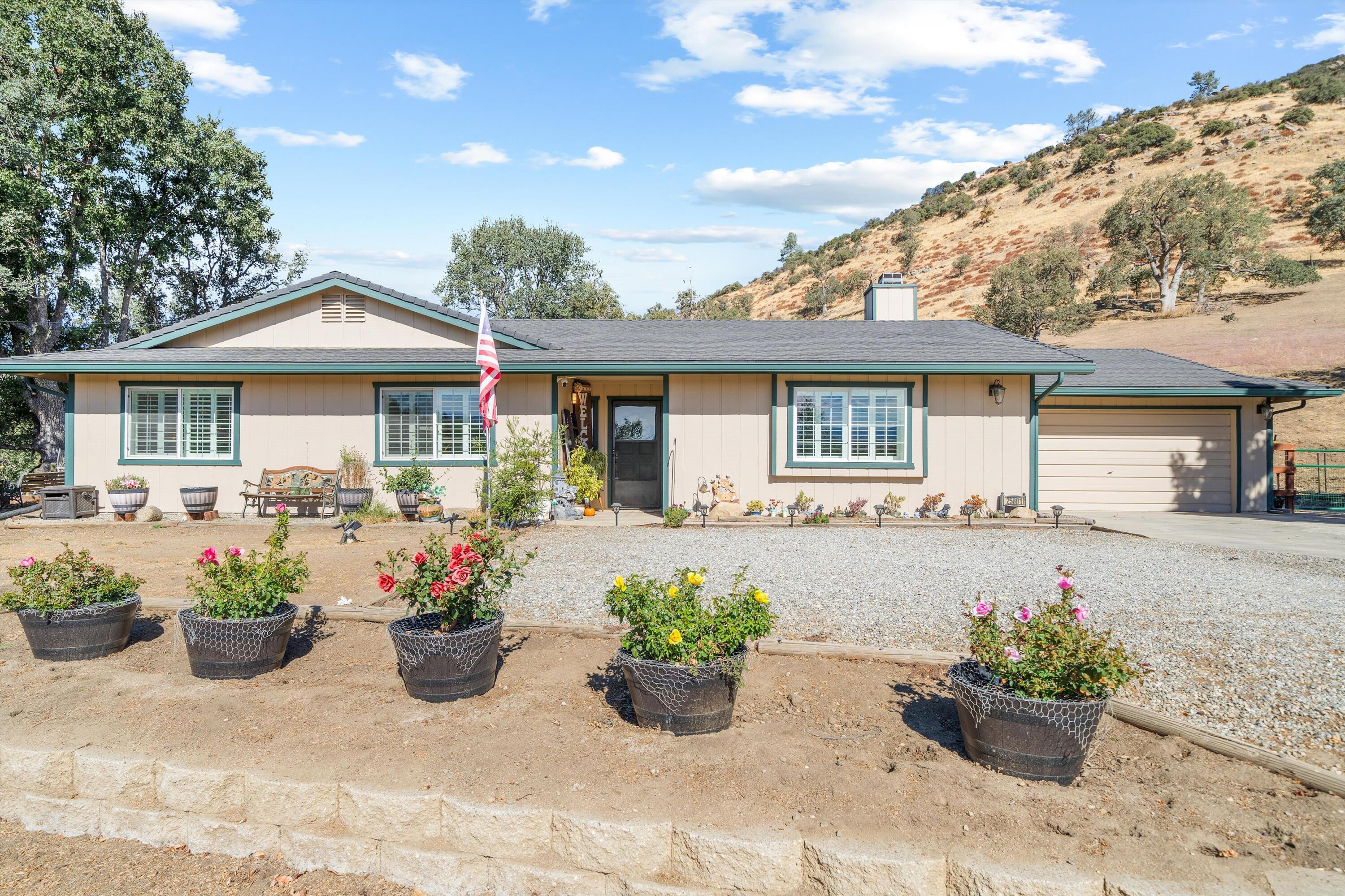 25801 Cumberland Road Tehachapi, CA 93561 - Photo 1 of 35 a front view of a house with a porch