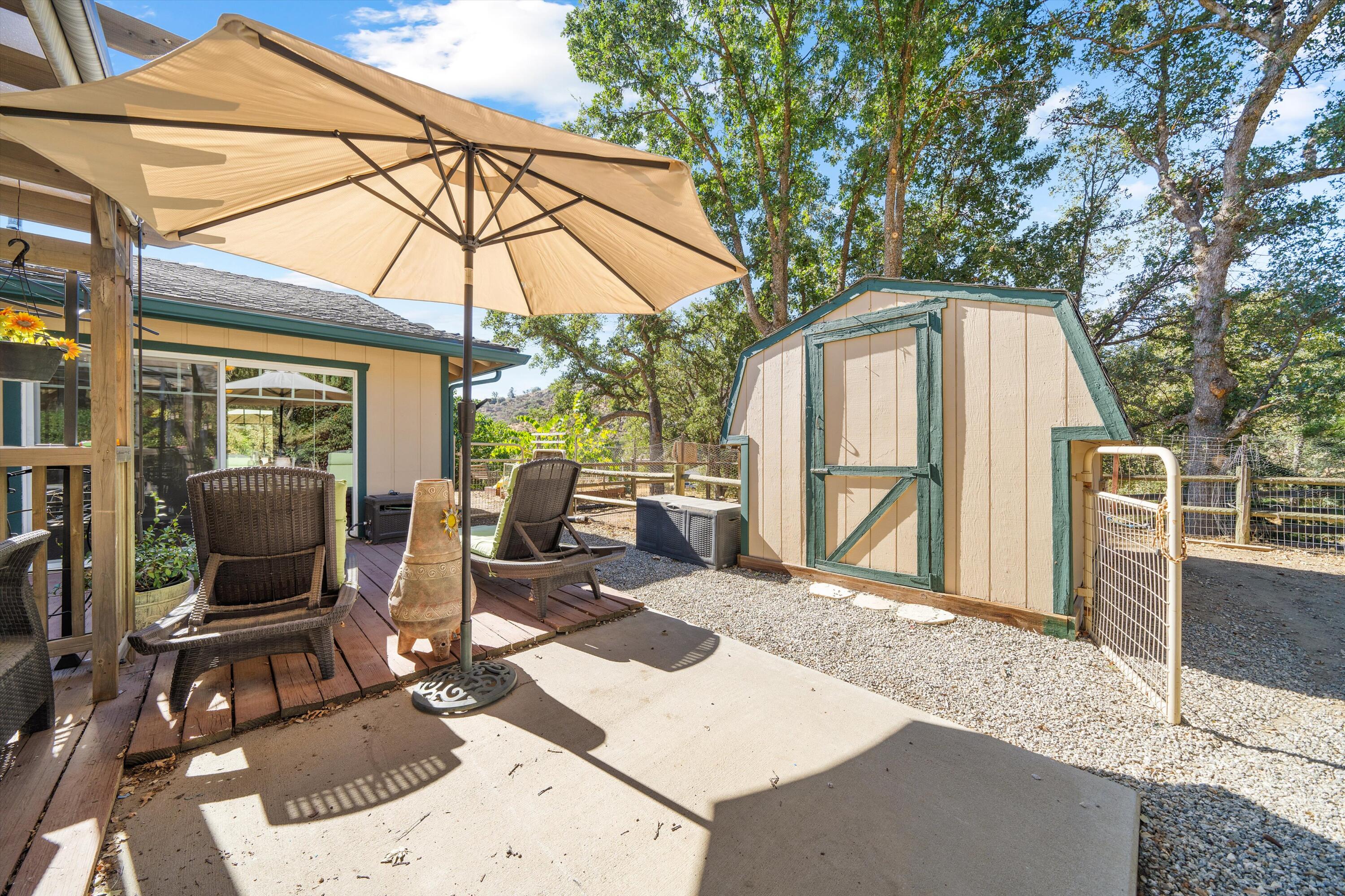 25801 Cumberland Road Tehachapi, CA 93561 - Photo 21 of 35 a backyard of a house with seating space and barbeque oven