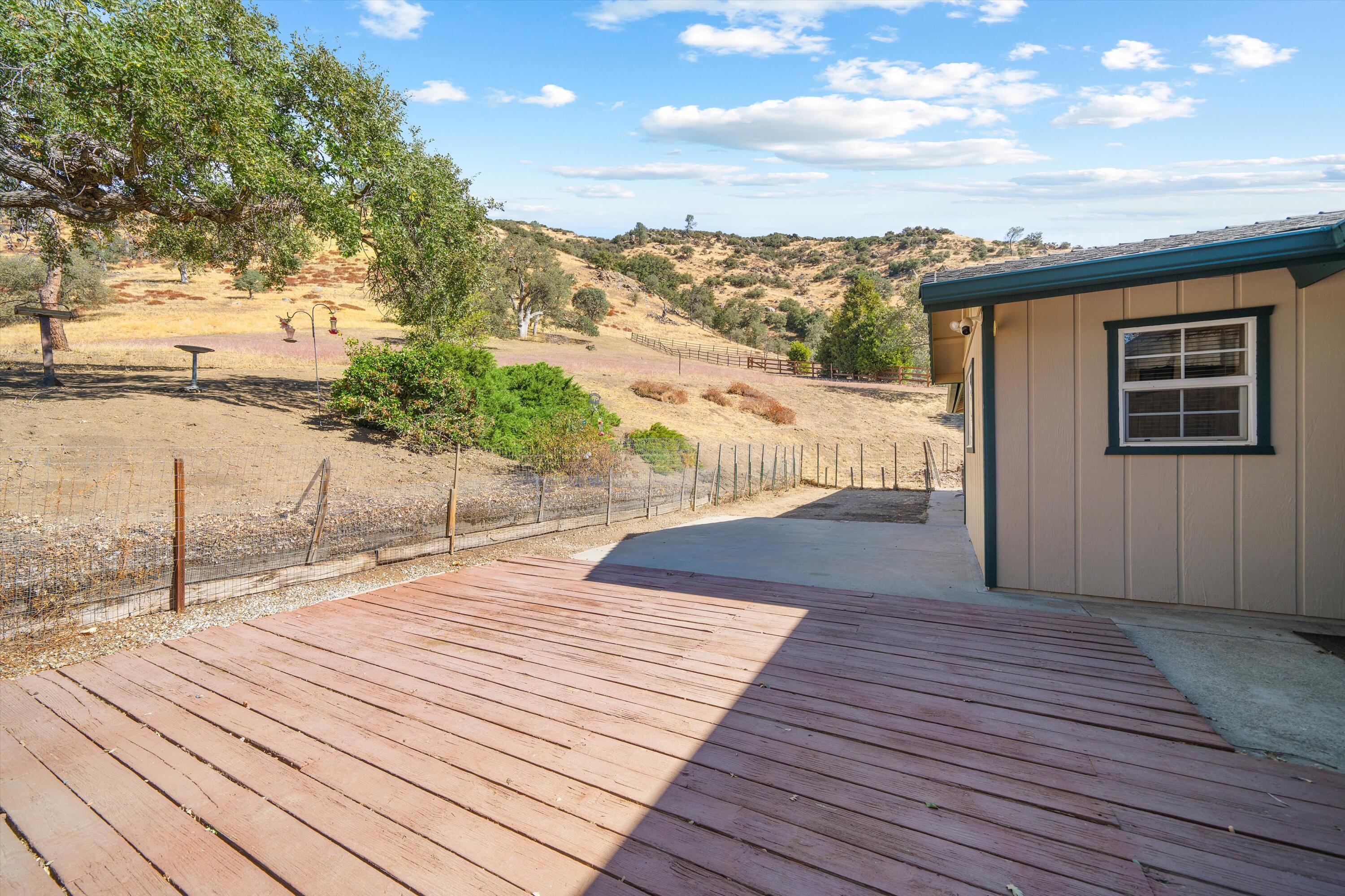 25801 Cumberland Road Tehachapi, CA 93561 - Photo 23 of 35 a view of a balcony with wooden floor and city view