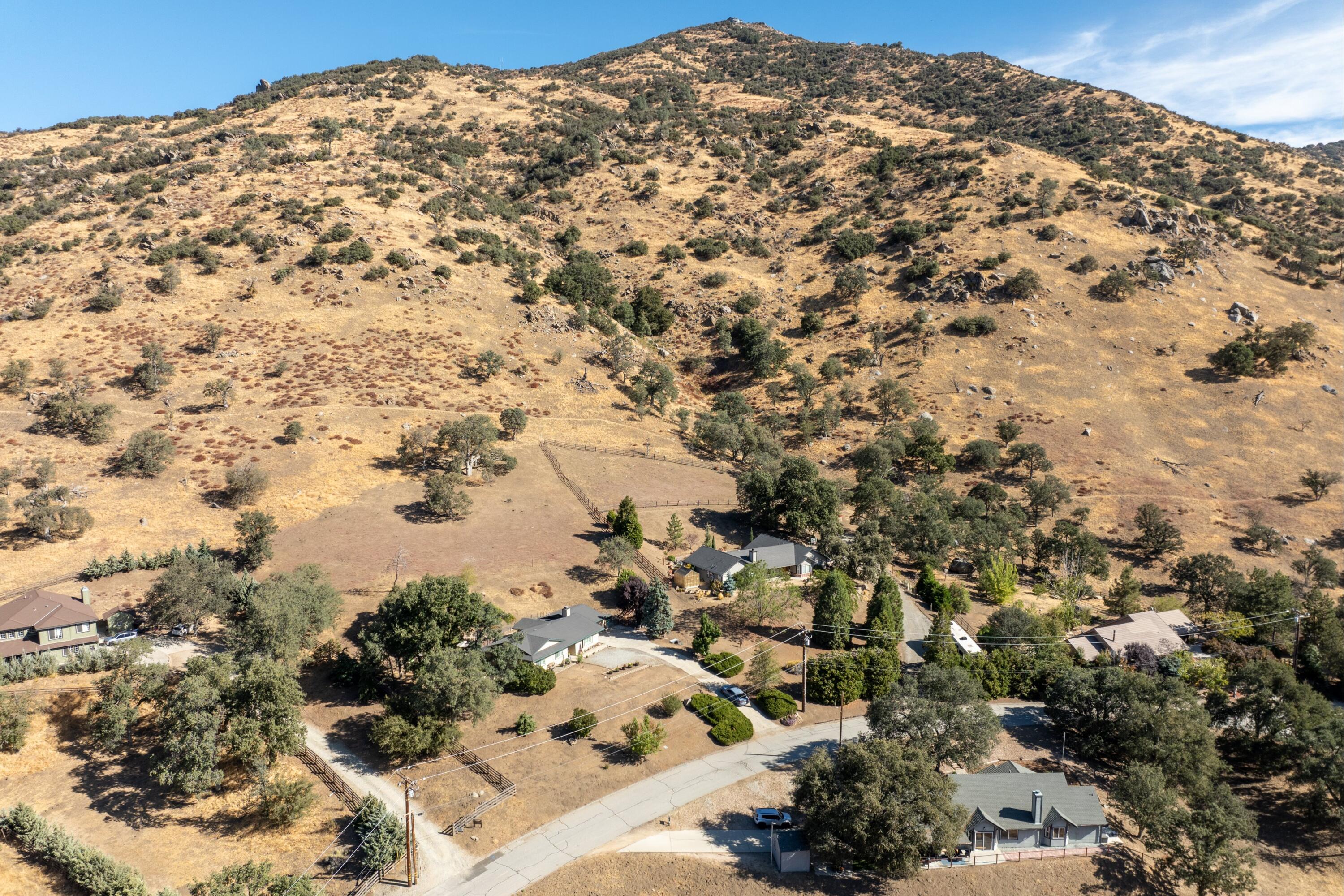 25801 Cumberland Road Tehachapi, CA 93561 - Photo 28 of 35 a view of a field with mountains in the background