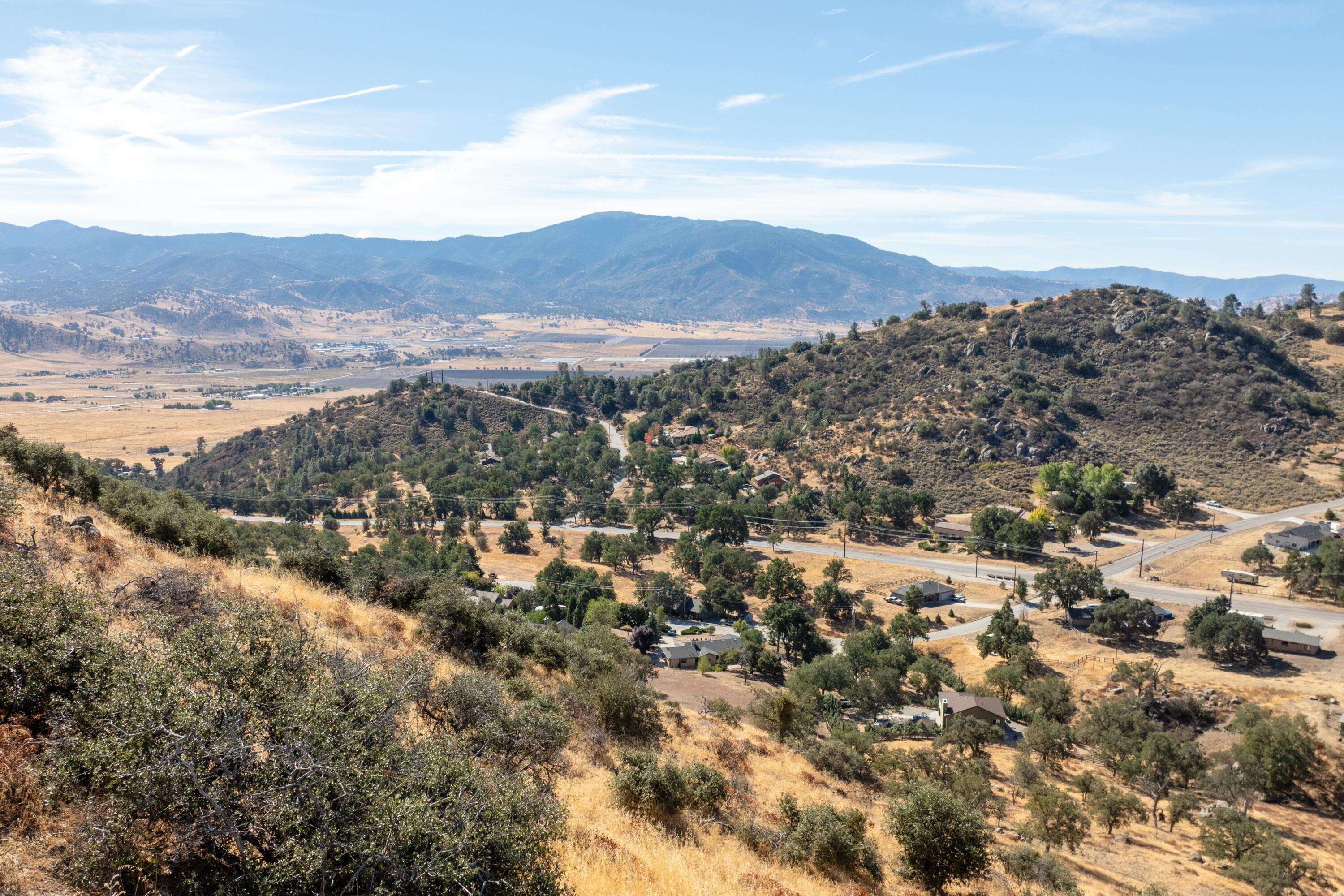 25801 Cumberland Road Tehachapi, CA 93561 - Photo 33 of 35 a view of city and mountain
