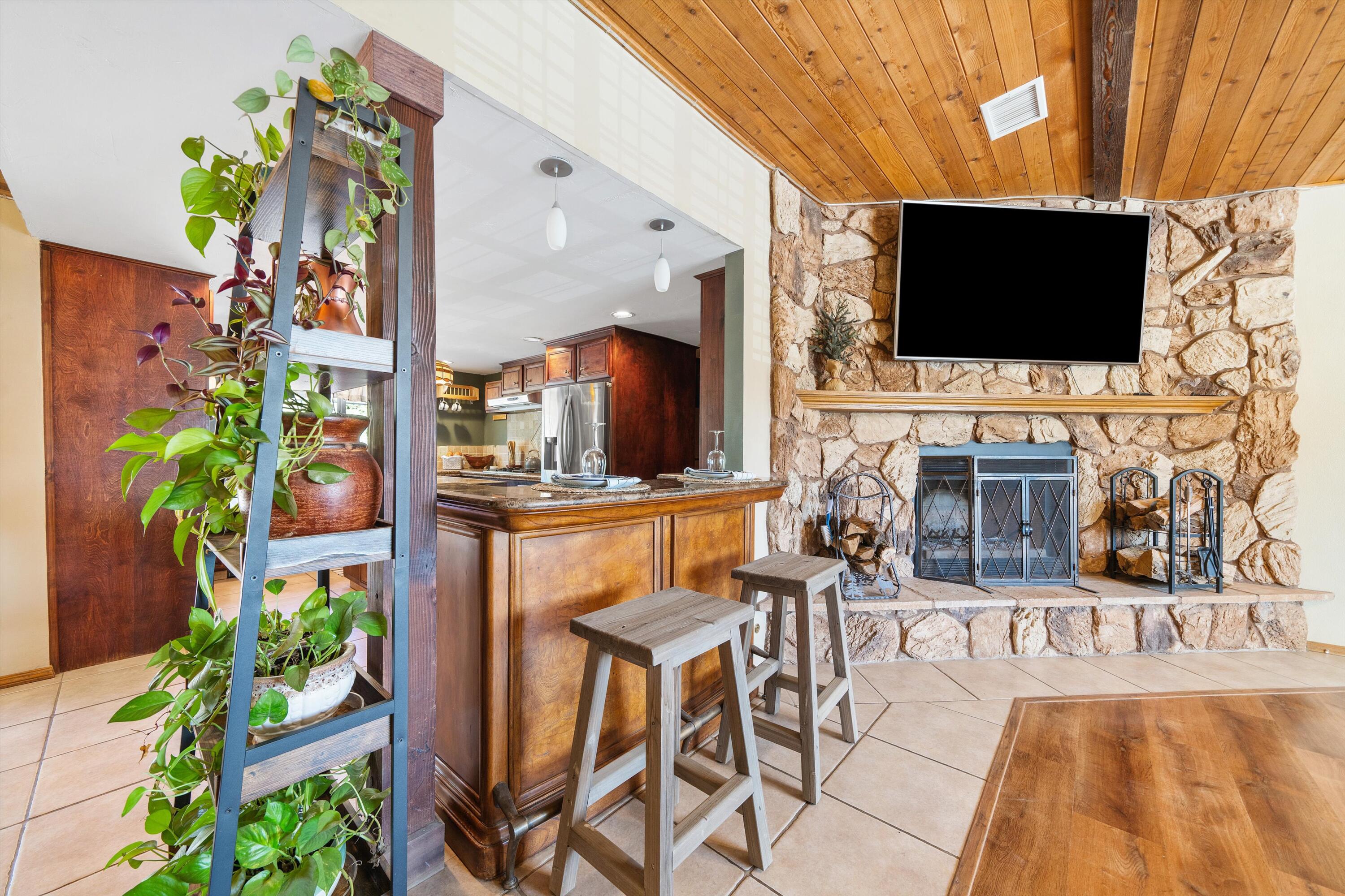 25801 Cumberland Road Tehachapi, CA 93561 - Photo 8 of 35 a living room filled with furniture and a flat screen tv