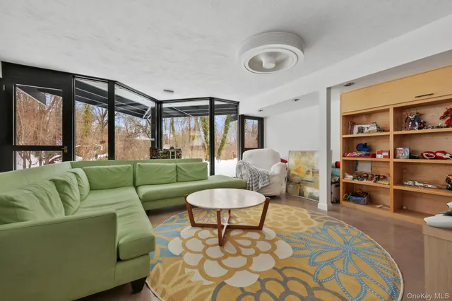 $1,895,000 | 10 Lincoln Road, Scarsdale, NY 10583