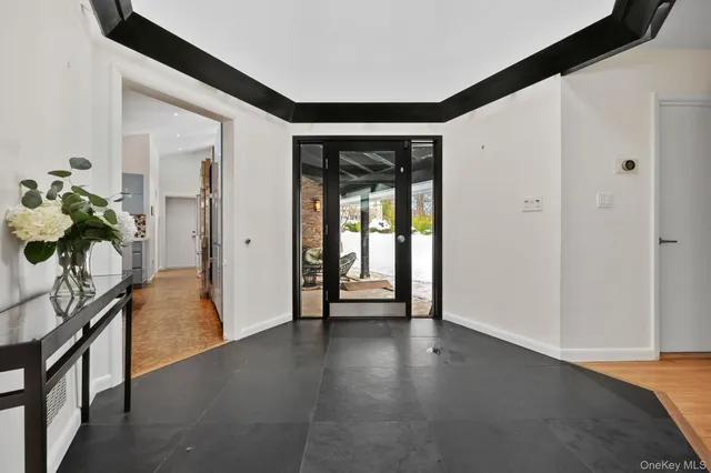 $1,895,000 | 10 Lincoln Road, Scarsdale, NY 10583